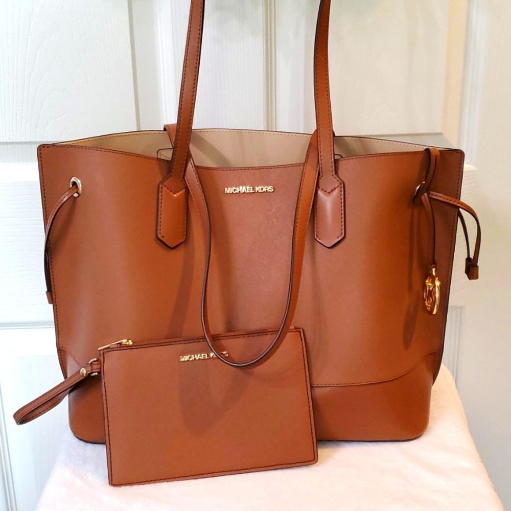 Michael Kors Trista LG Drawstring Tote